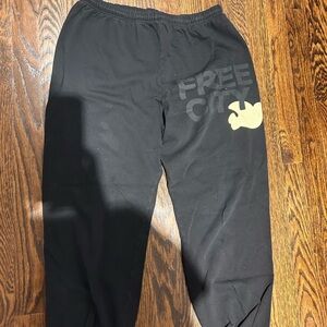 Black free city sweatpants